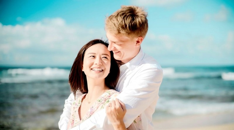 超高颜值乒乓球冠军情侣档！华裔美女与男友订婚，郎才女貌太般配