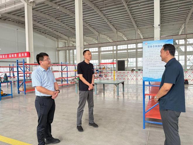 赖兴国深入贾得新兴产业园开展入企服务，调研企业运营、项目建设、安全生产、防暑防汛等工作