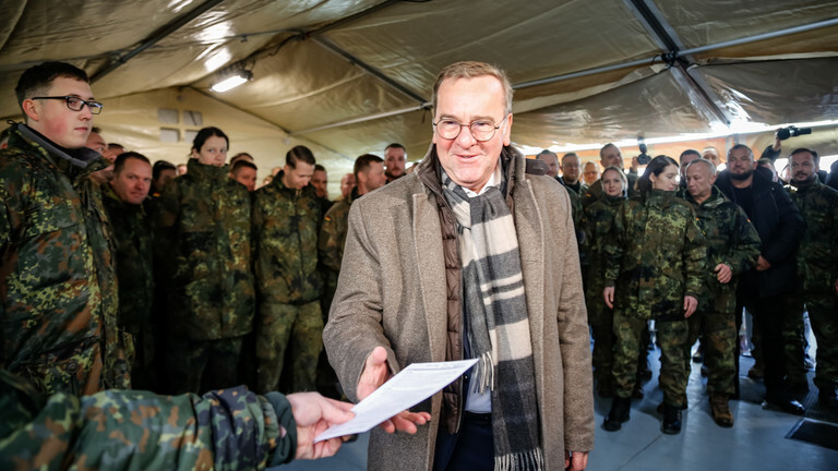 德国国防部长放风：2026年或恢复强制征兵，强化军力